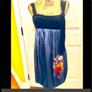 🌼 OMG  BCBGMaxAzria Flirty Dress Embroidered Sz 4